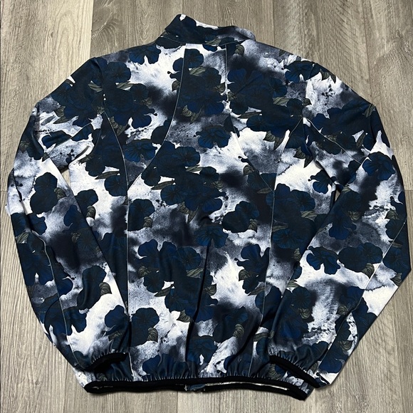 Zyia Active Pro Trainer full-zip jacket in a blue and black floral pattern./ L - Picture 2 of 11